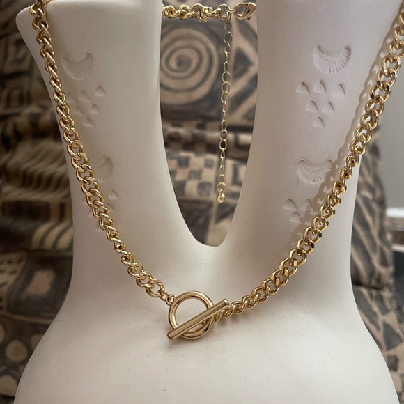 Sold Gold toggle Necklace - Picture 3 of 7